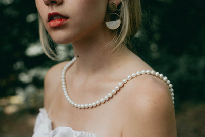 How to Wear a Pearl Necklace: Styling Tips to Know