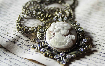 Shopping for Antique Pieces? Know the Value of Vintage Jewelry