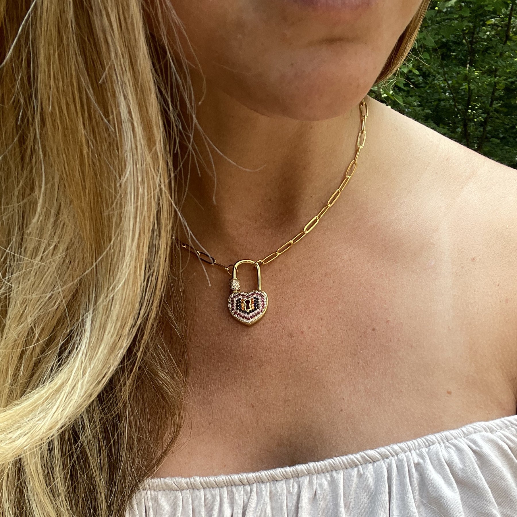 DIY: How to Shorten a Necklace – LaCkore Couture